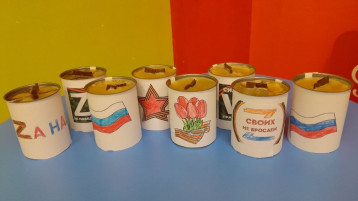 На фронт солдатам пишут малыши. На фронт солдатам пишут малыши.